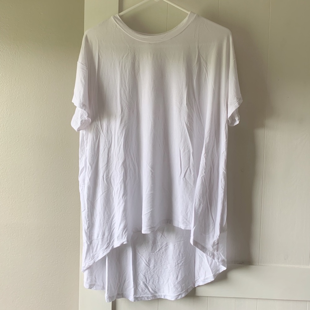 Soprano white high-low shirt